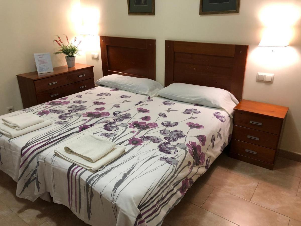 Hostal Tirso Plaza - Madrid — Photos 3